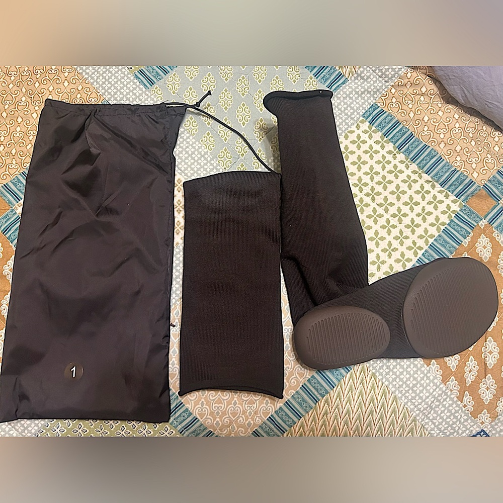 YZY Pods - Size 1 - NWT